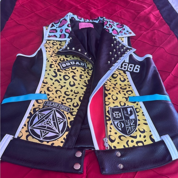 Vest - Picture 2 of 2